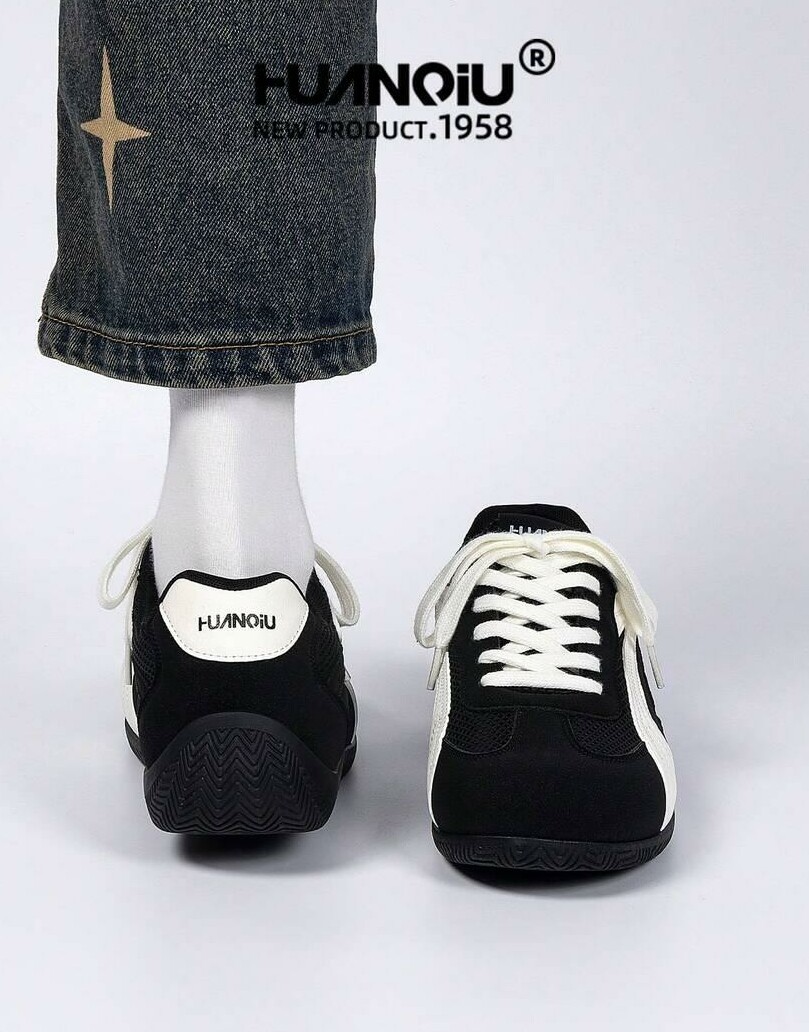 sznurowane czarne buty sportowe