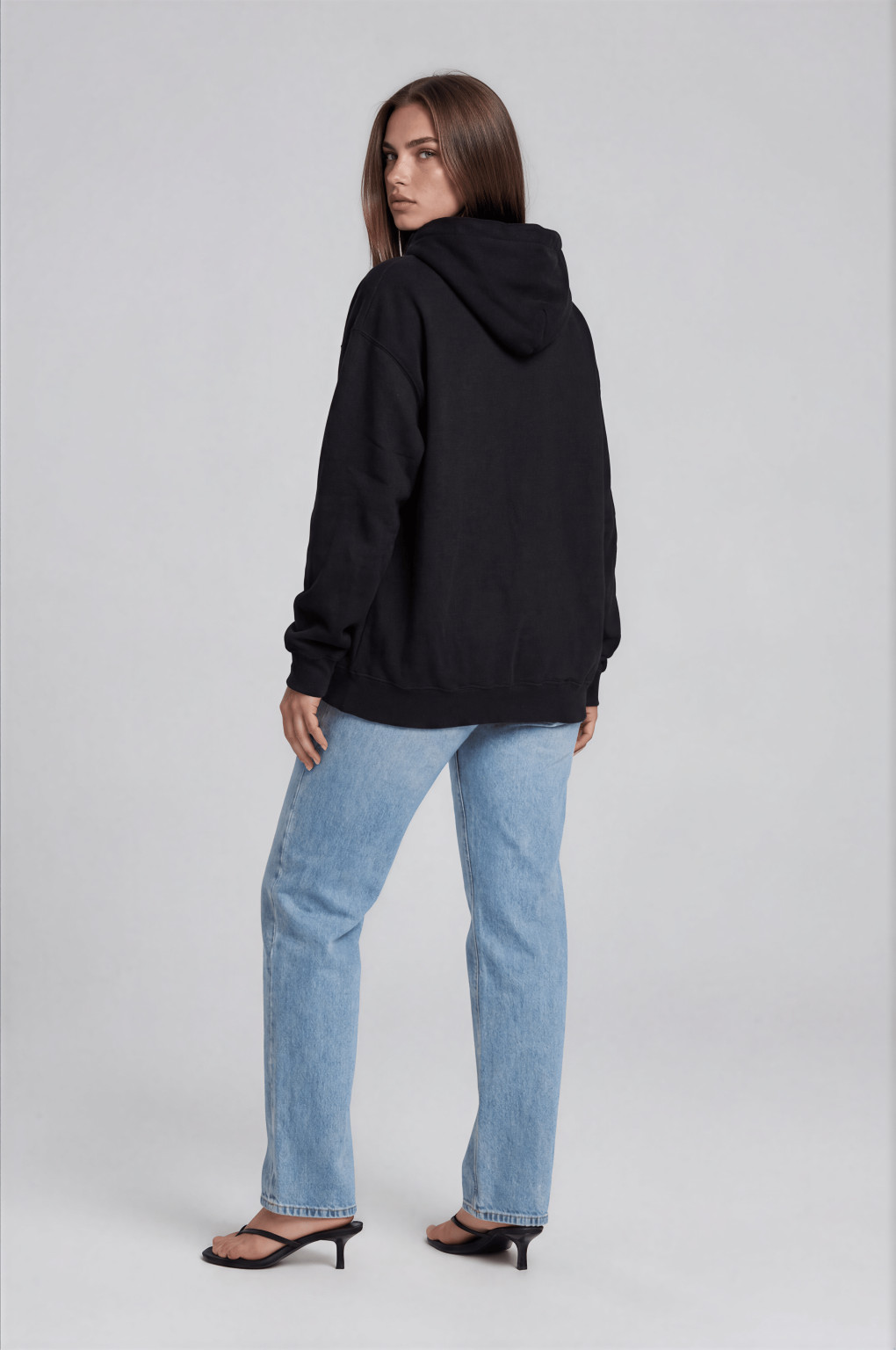 czarna bluza oversize z kapturem