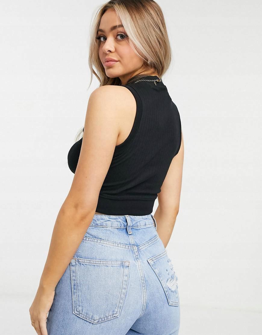 czarny crop top basic