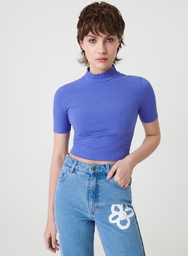 fioletowy crop top prążki