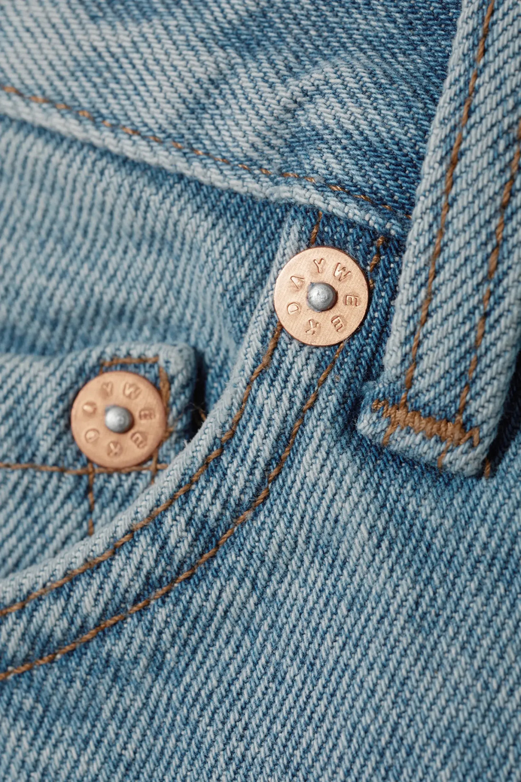 KRÓTKIE SPODENKI JEANS ASYMETRIA