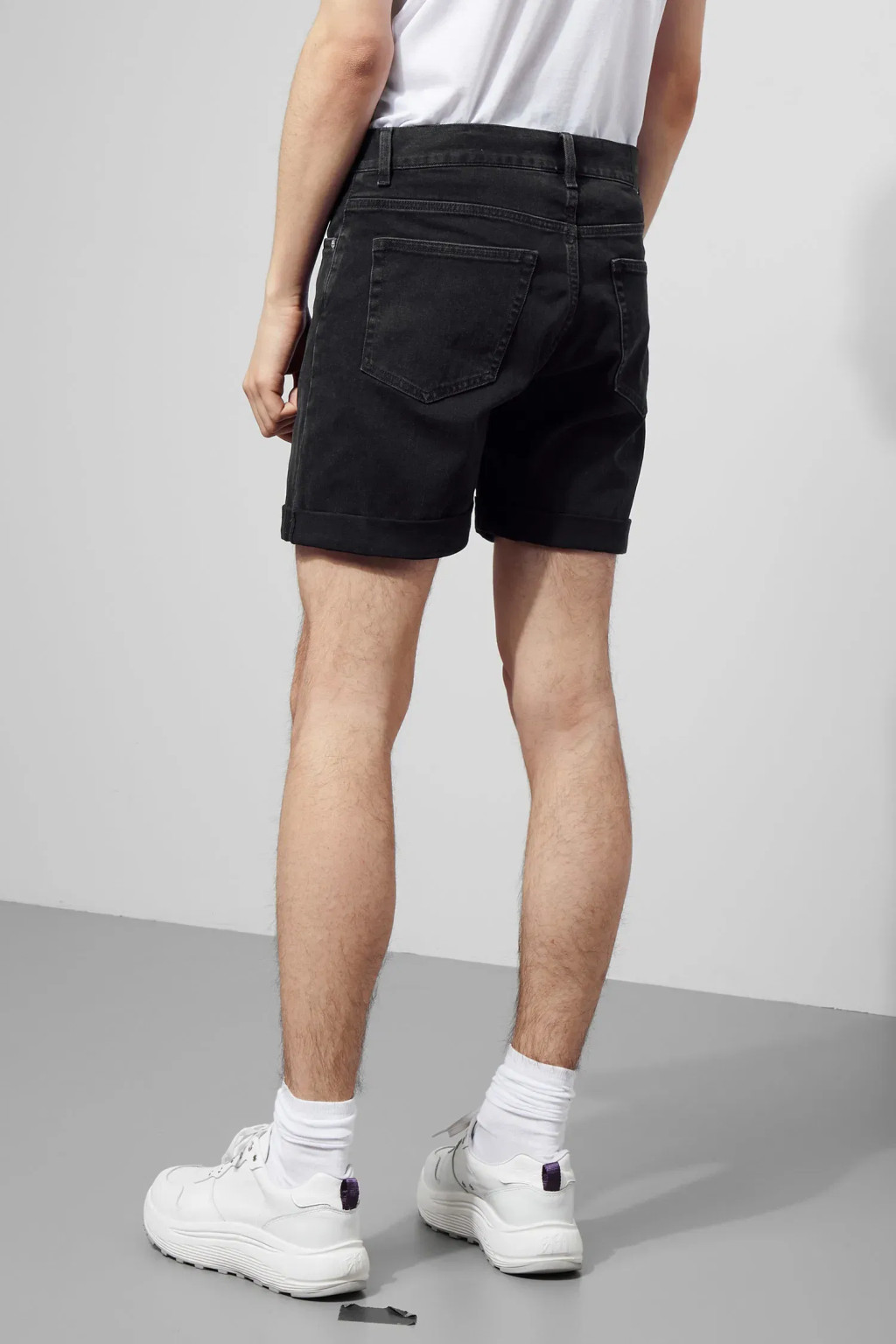 CZARNE SPODENKI JEANS