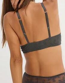 BIUSTONOSZ Z USZTYWNIANYMI MISECZKAMI