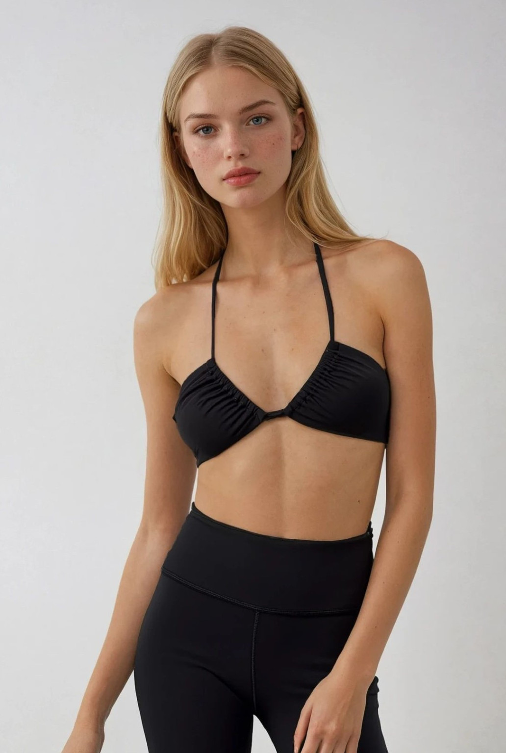 CZARNA GÓRA OD BIKINI WIĄZANIE