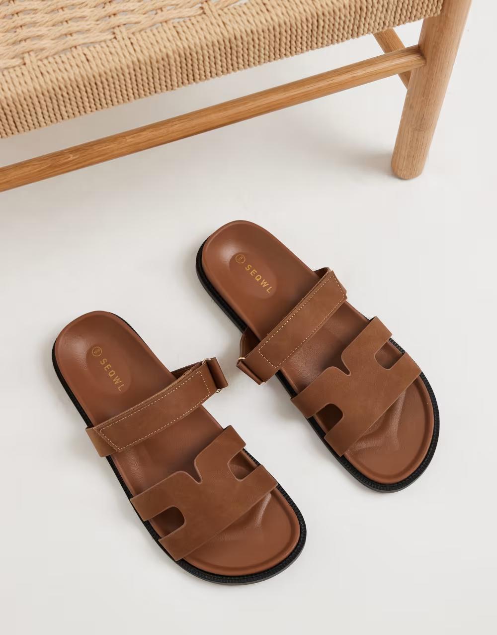 brązowe klapki casual