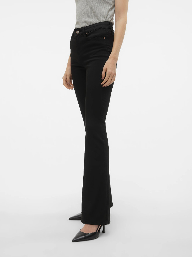 czarne spodnie jeans dzwony