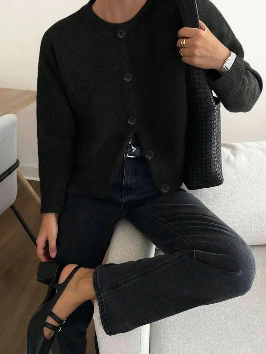 CZARNY SWETER GUZIKI