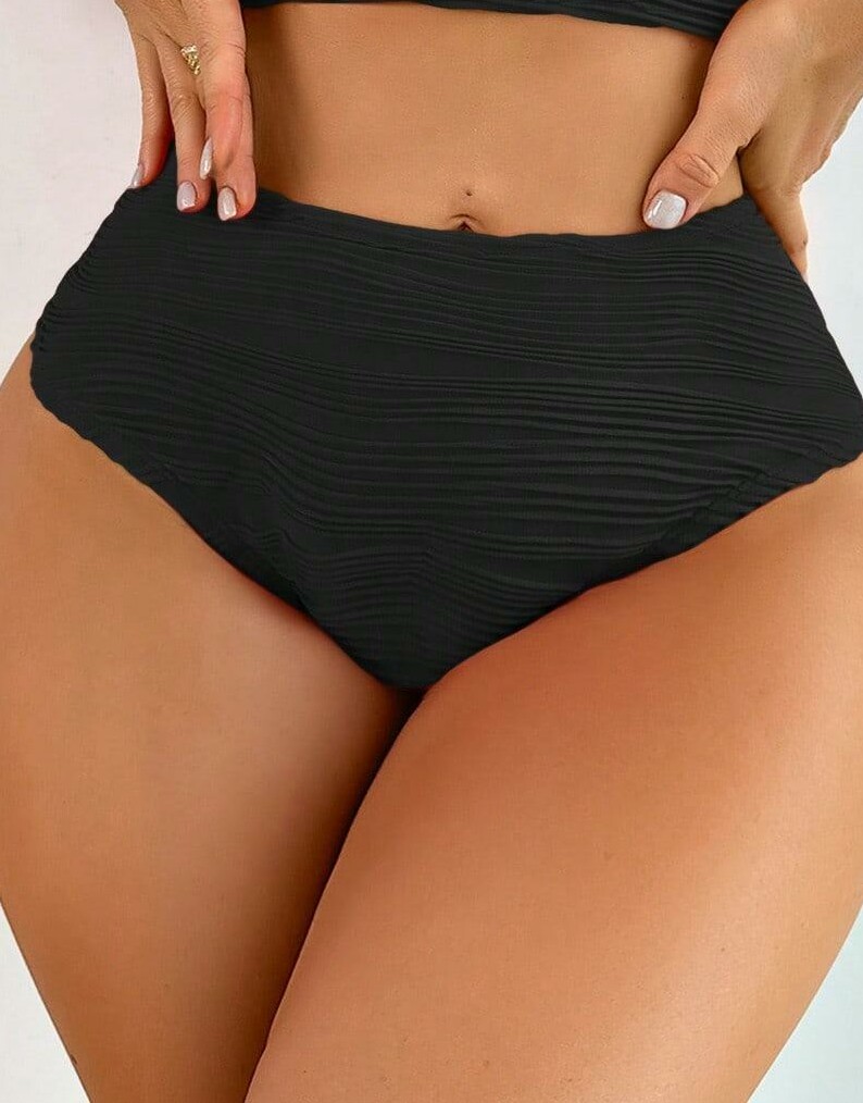 czarny dół od bikini