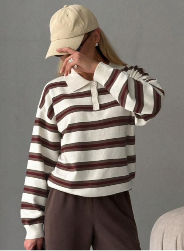 sweter w paski