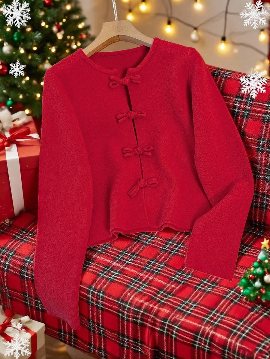 czerwony sweter zdobienia