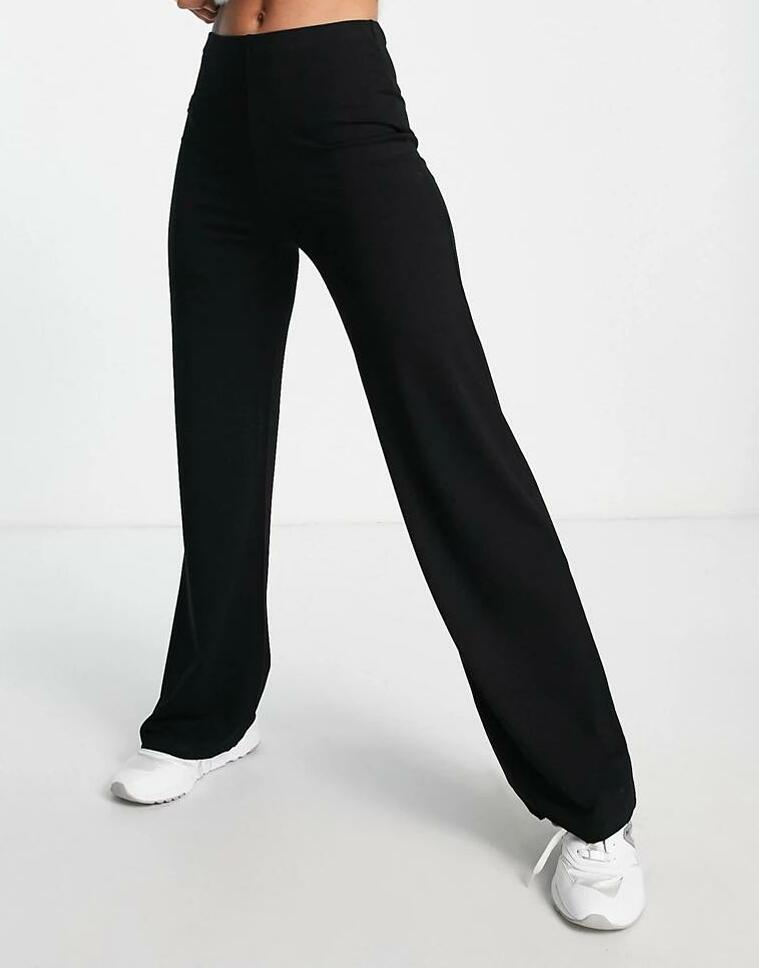 czarne gładkie proste spodnie casual