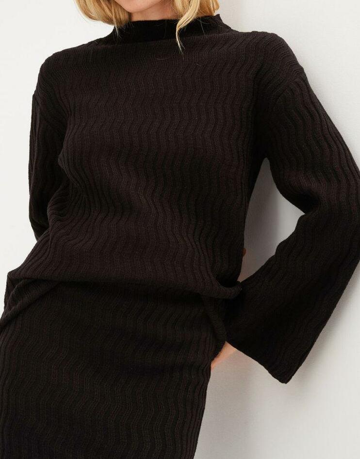 SWETER Z SZEROKIMI RĘKAWAMI