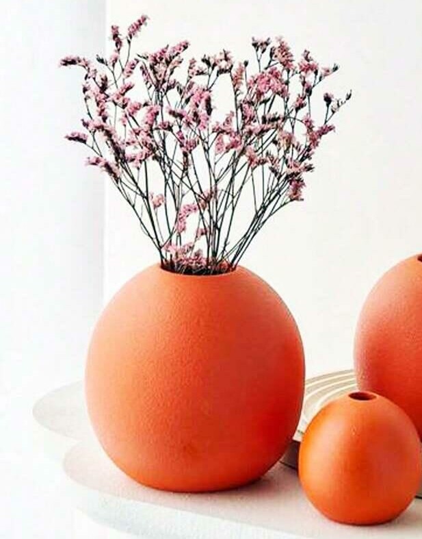 pomarańczowy okrągły wazon