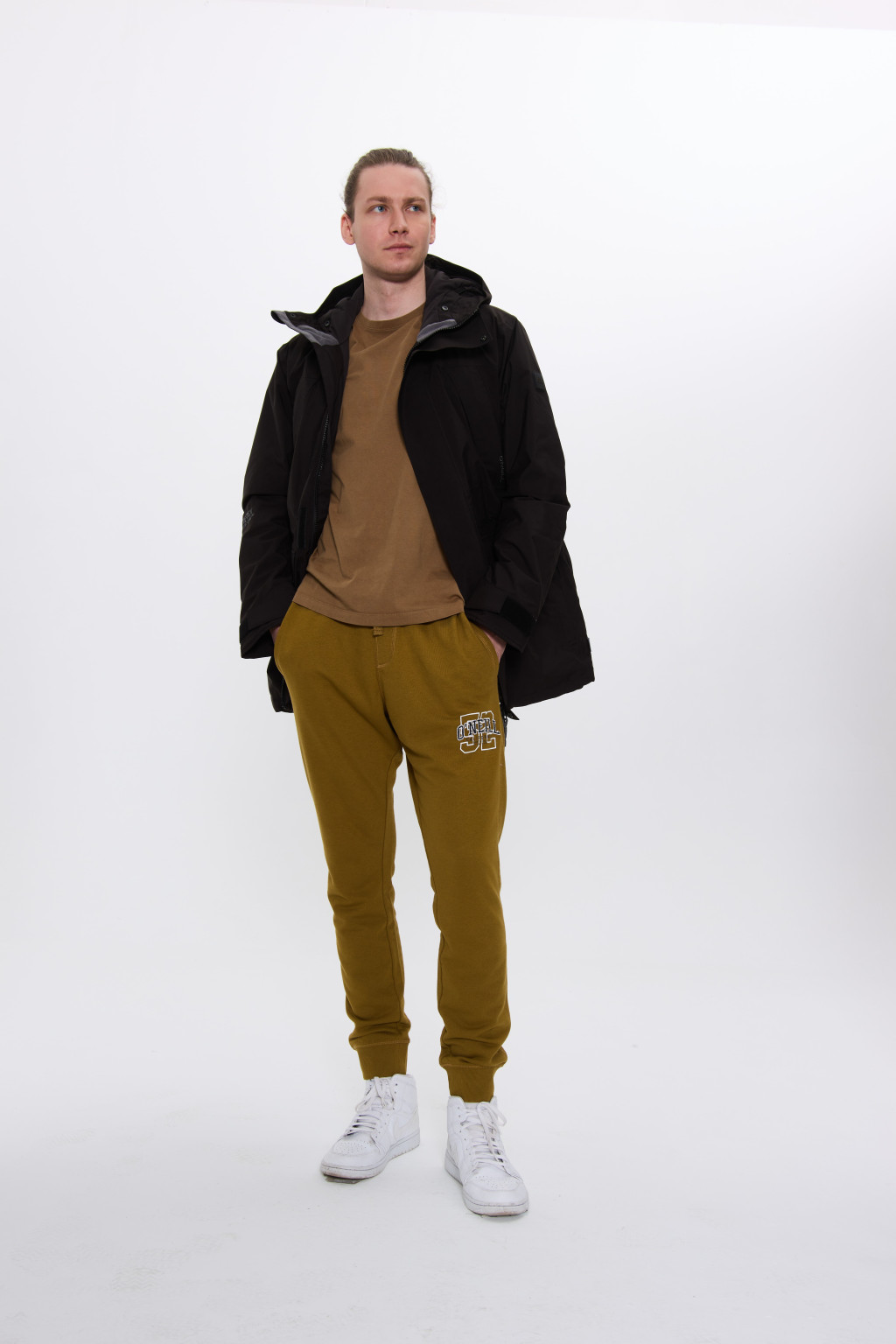 CZARNA KURTKA PARKA z kapturem 2500015-19010