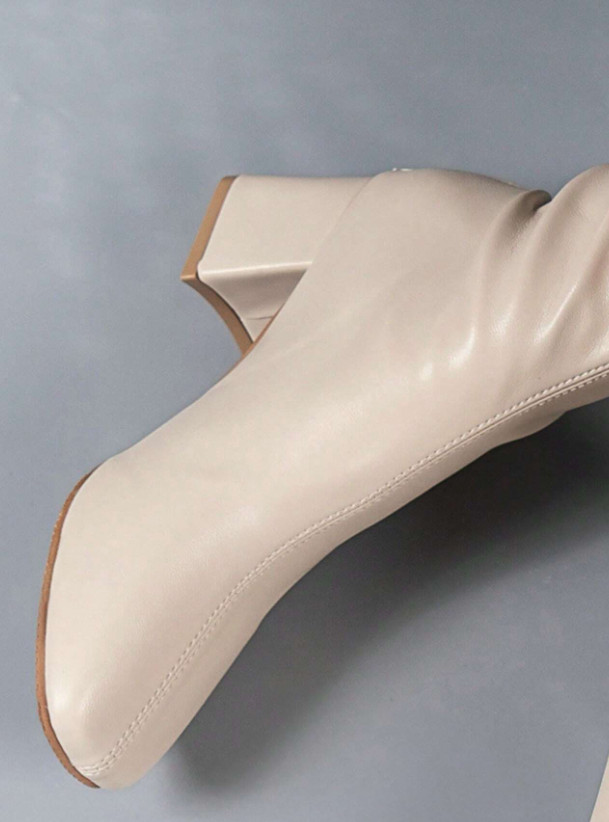 BEŻOWE BOTKI SŁUPEK