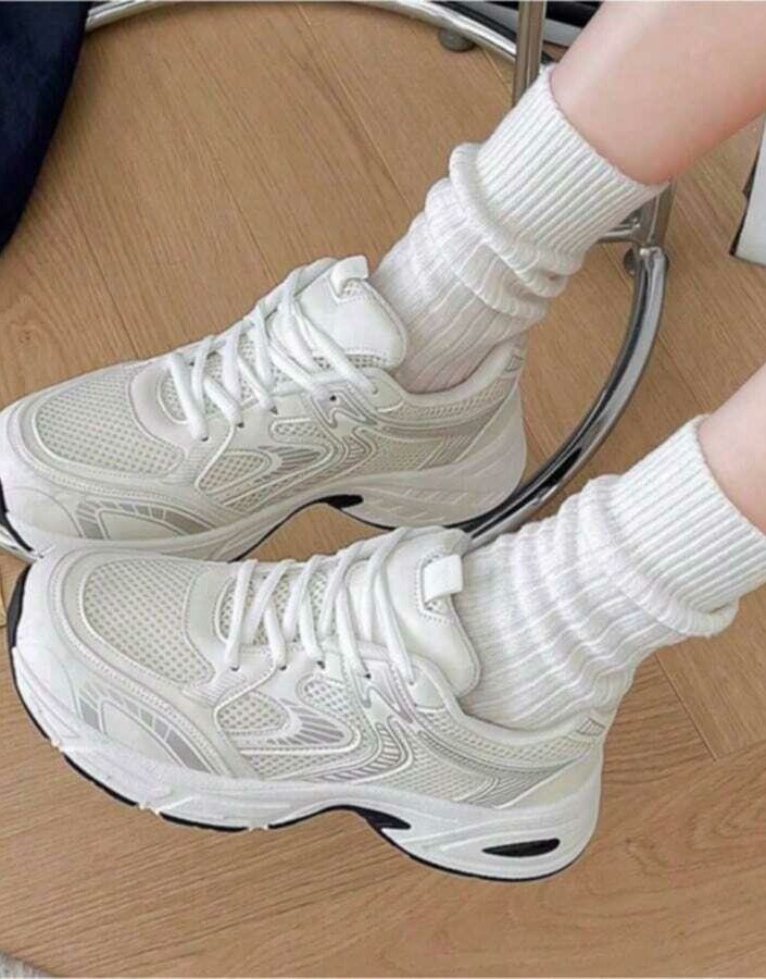 białe buty sportowe 