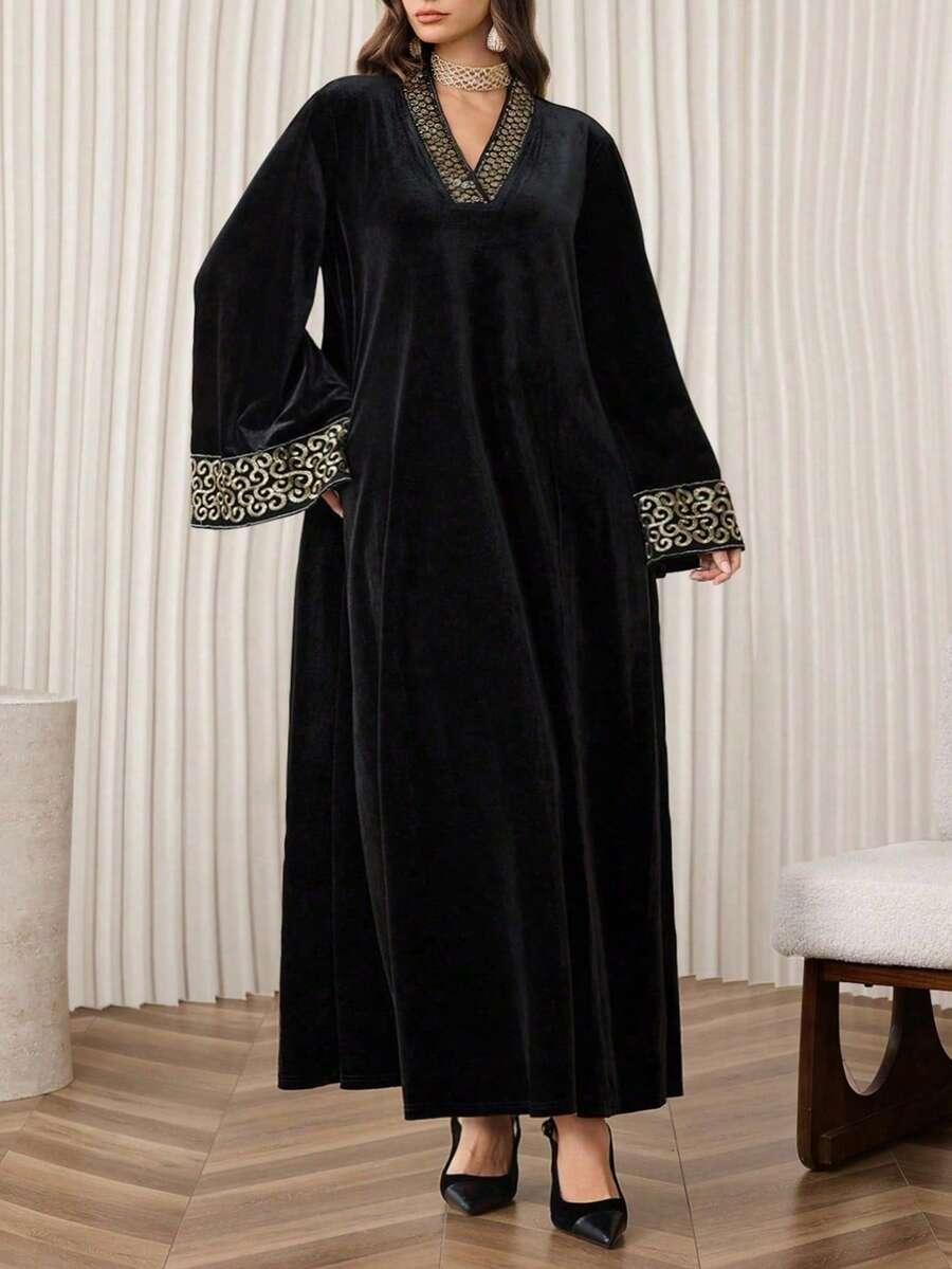 CZARNA MAXI SUKIENKA ZDOBIENIA DŁUGI RĘKAW