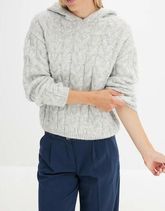 SWETER Z KAPTUREM