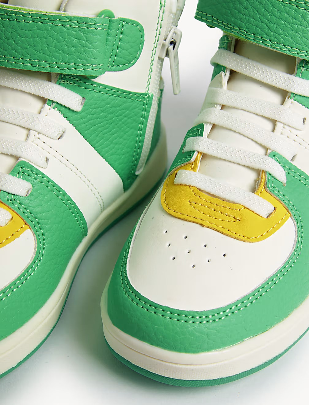 SZNUROWANE BUTY SPORTOWE
