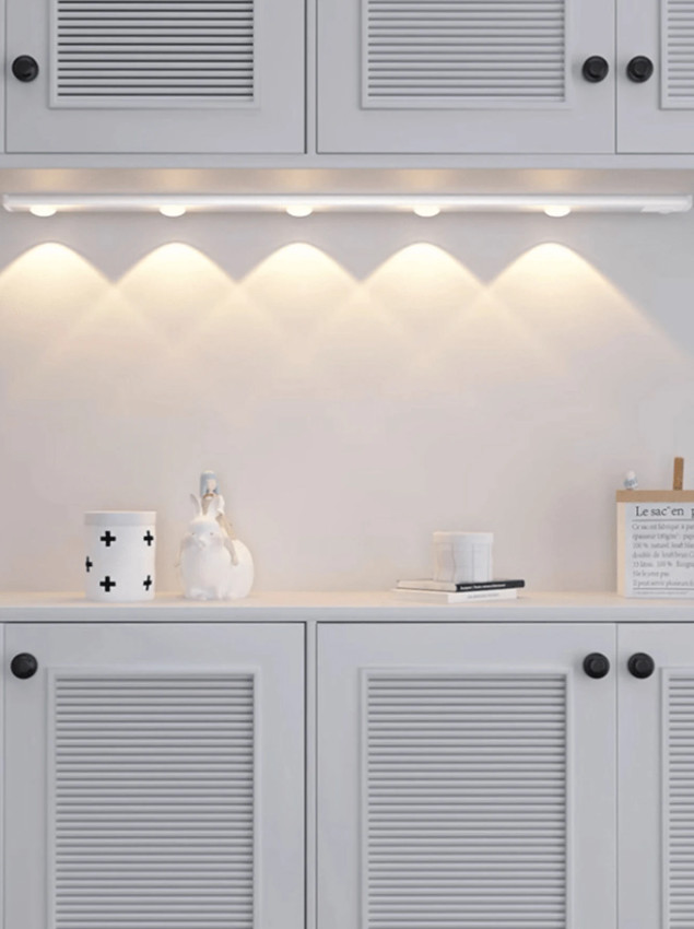 biała lampa LED