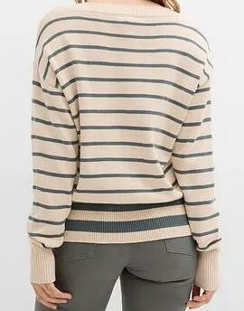 SWETER W PASKI