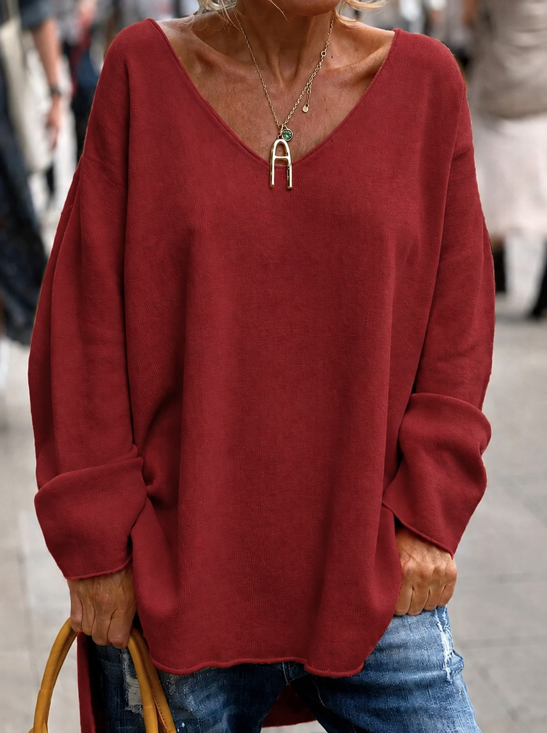 czerwony sweter v neck