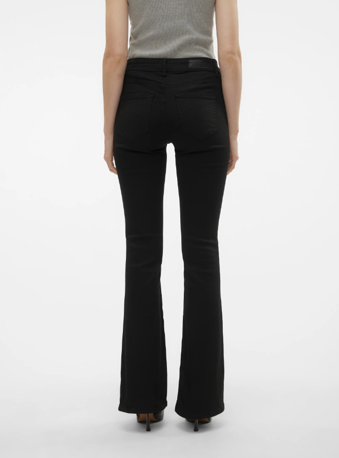 czarne spodnie jeans dzwony