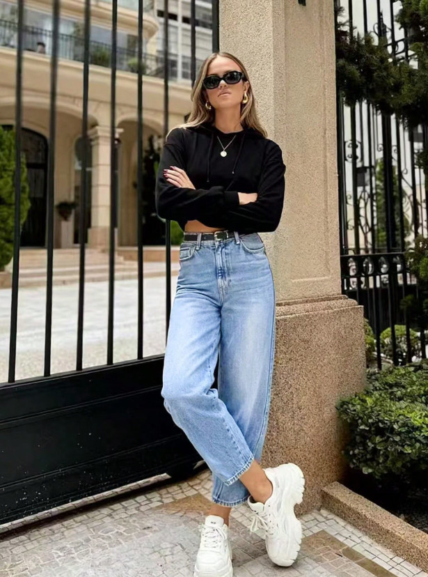 niebieskie spodnie jeans 