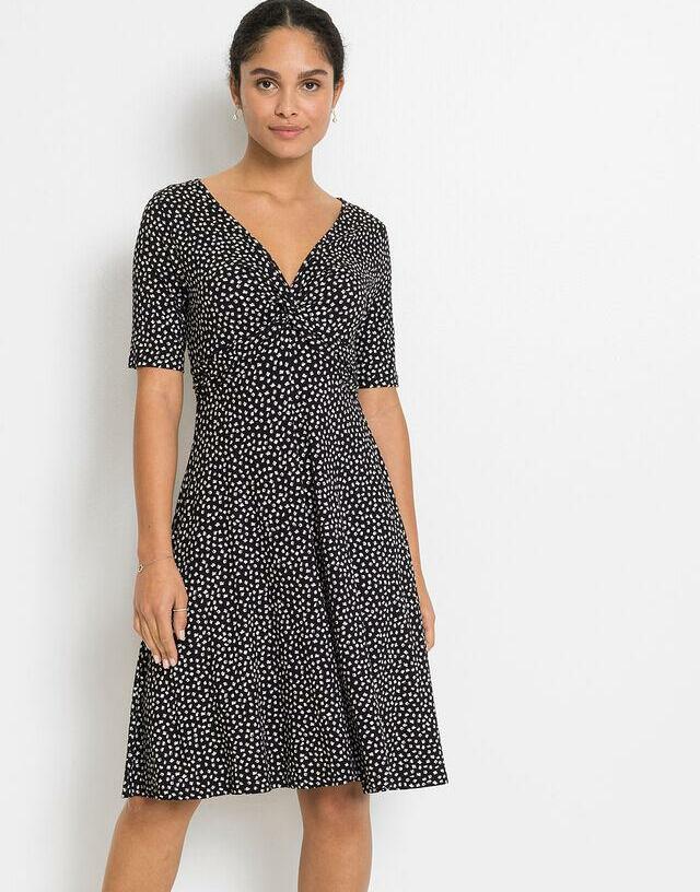 ROZKLOSZOWANA SUKIENKA V-NECK