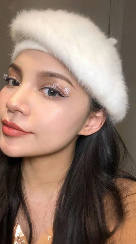 KREMOWY BERET CASUAL