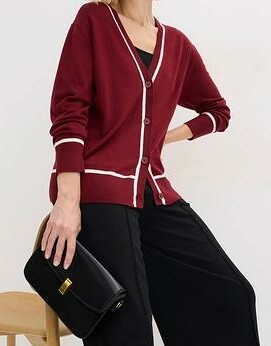 SWETER ROZPINANY Z DEKOLTEM W SEREK