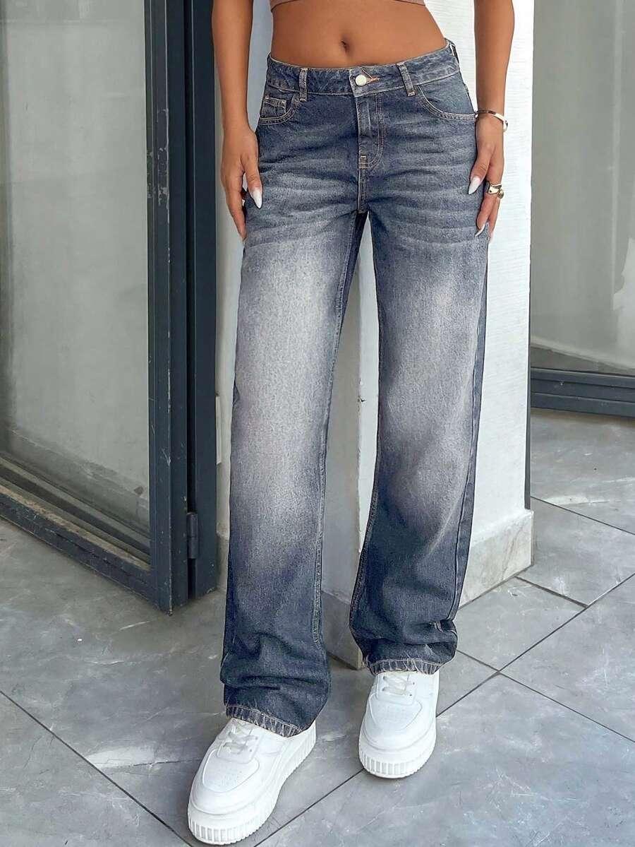 niebieskie spodnie jeans