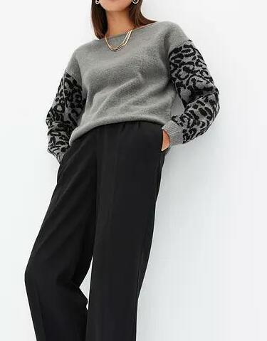 SWETER Z RĘKAWAMI W CENTKI