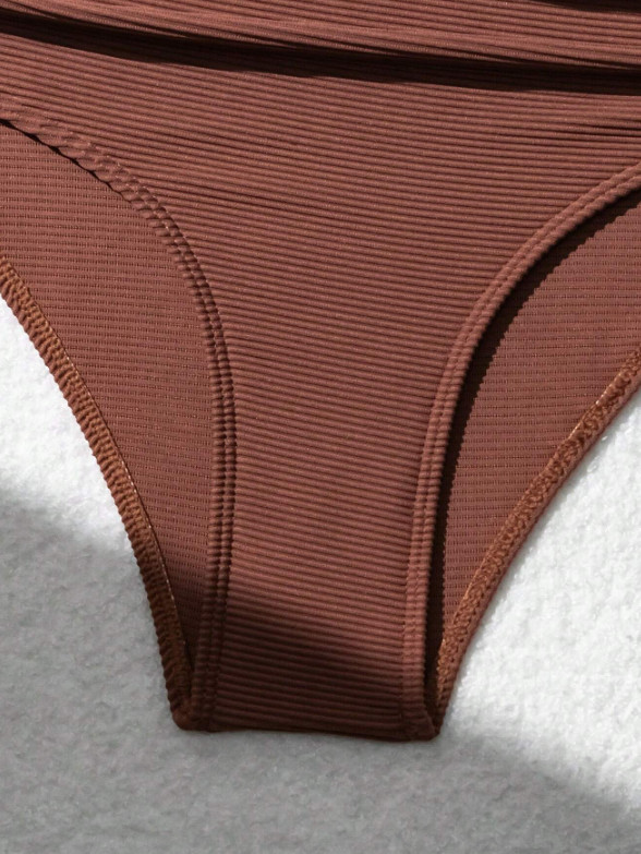 dół od bikini marszczenia