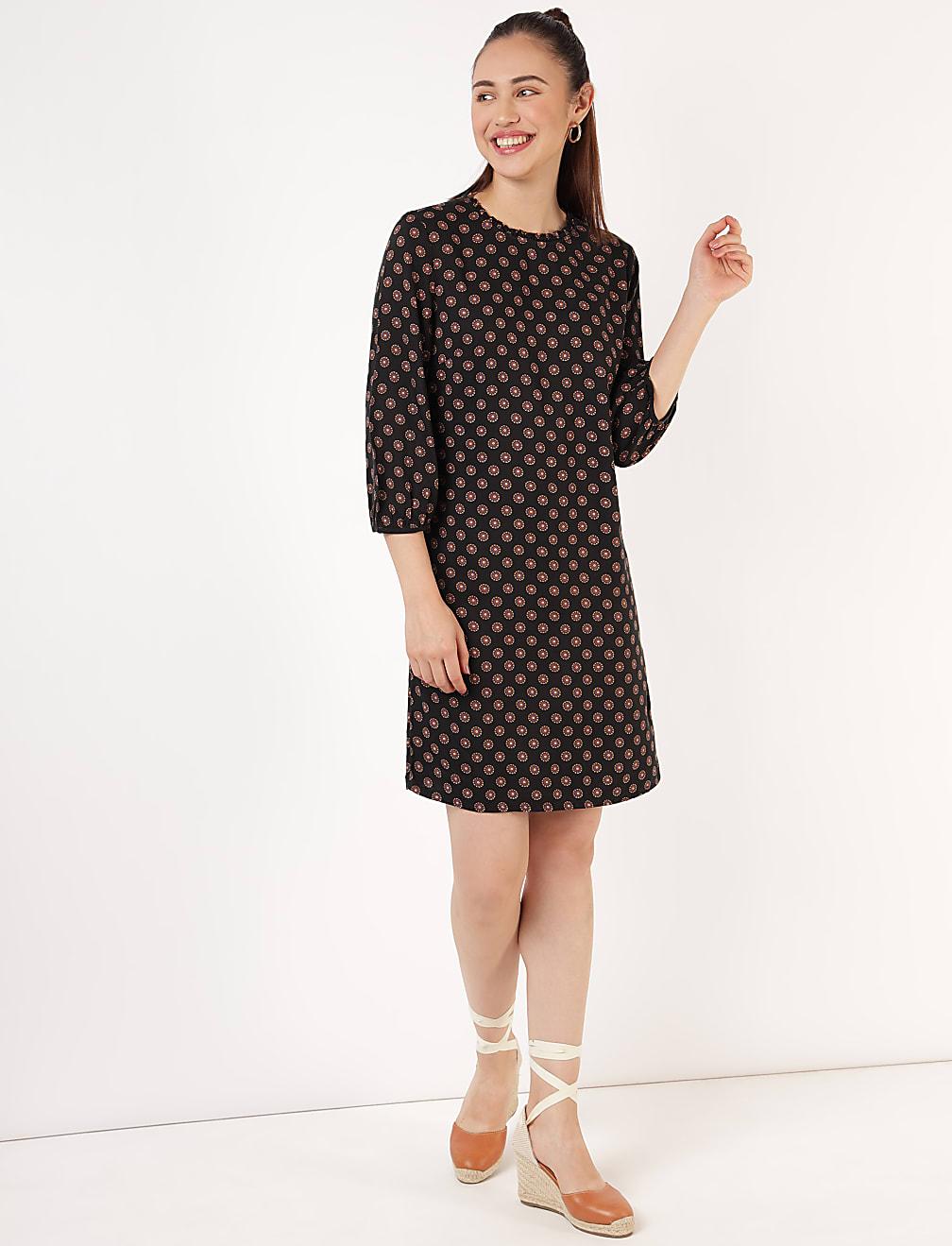 czarna sukienka print T42-3117K-Y4