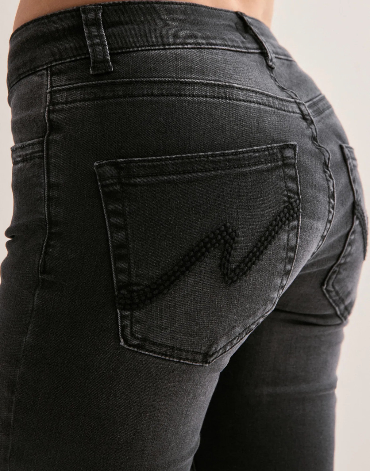 SPODNIE Z NISKIM STANEM JEANS BOOTCUT DZIURY