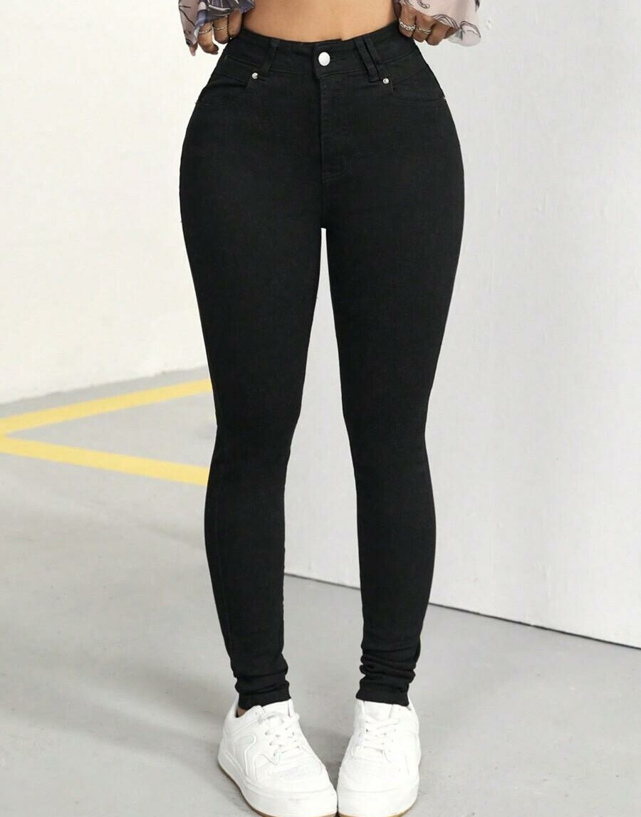czarne spodnie jeans rurki
