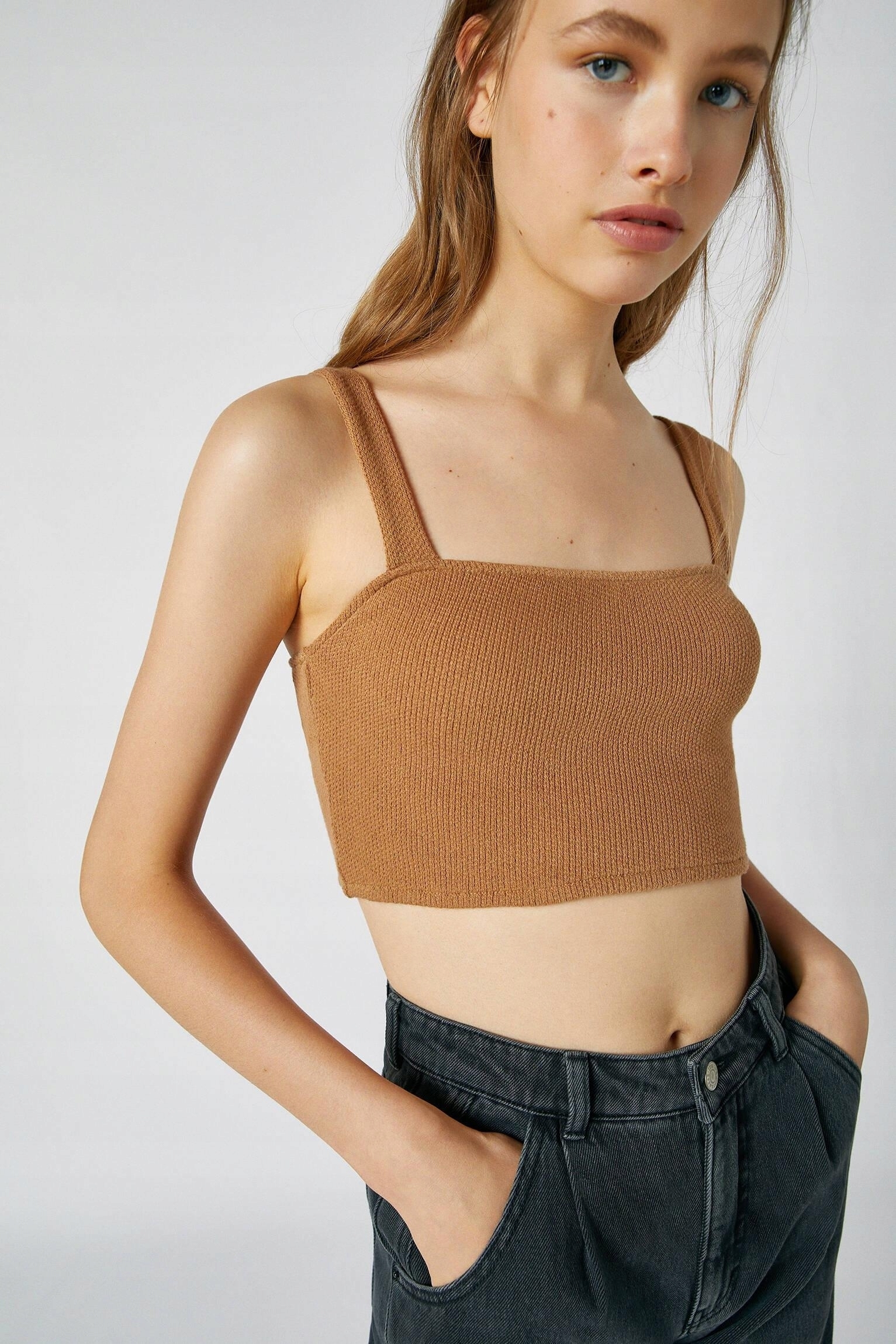 brązowy crop top dzianina