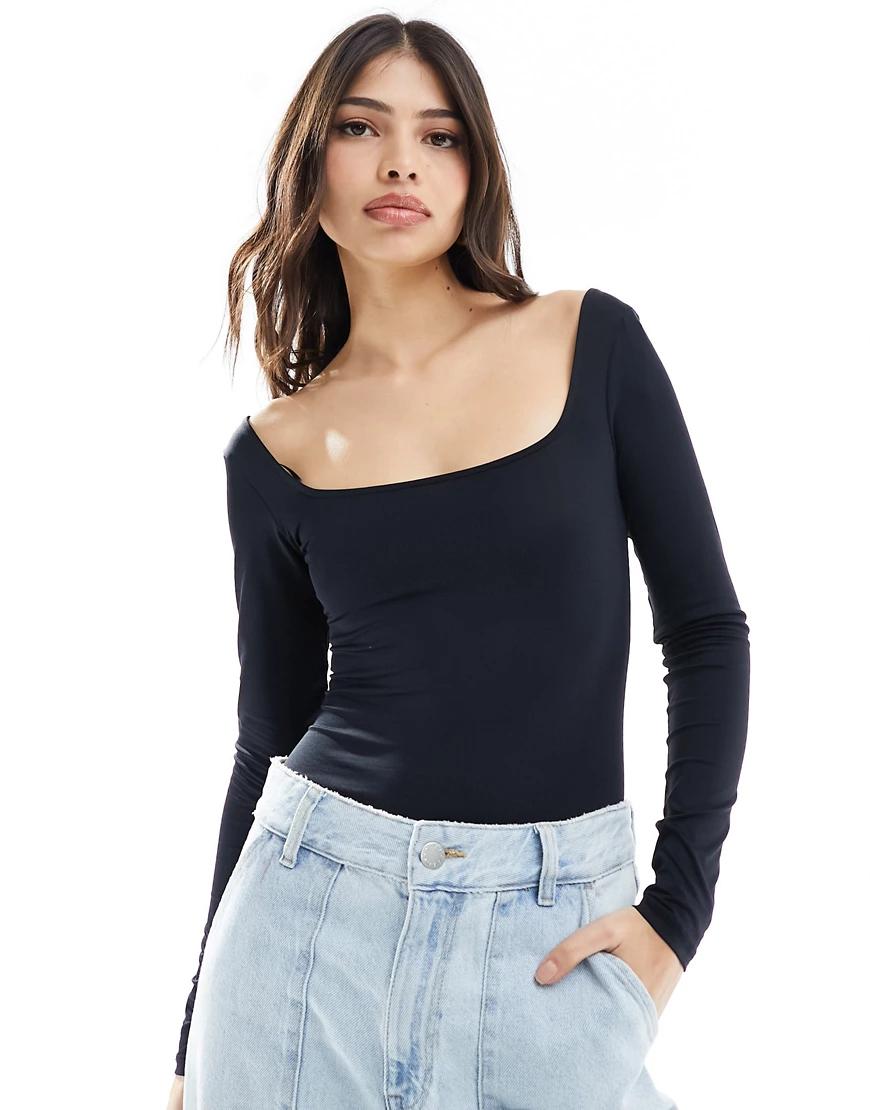 CZARNY CROP TOP Z DŁUGIM RĘKAWEM