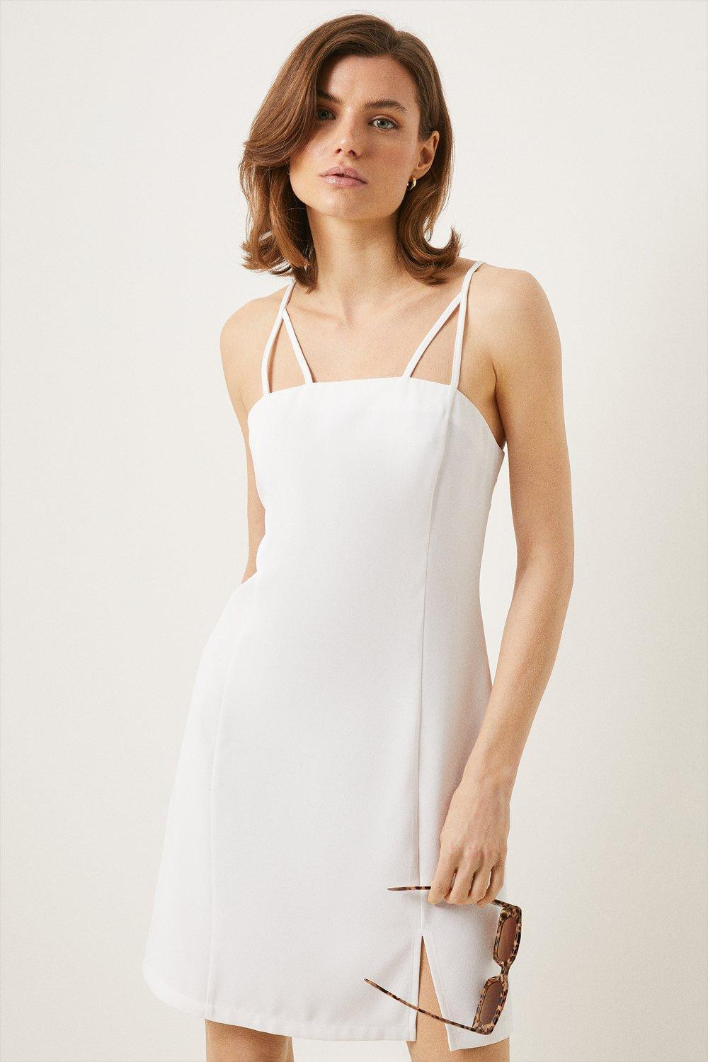 biała mini sukienka ramiączka rozcięcie