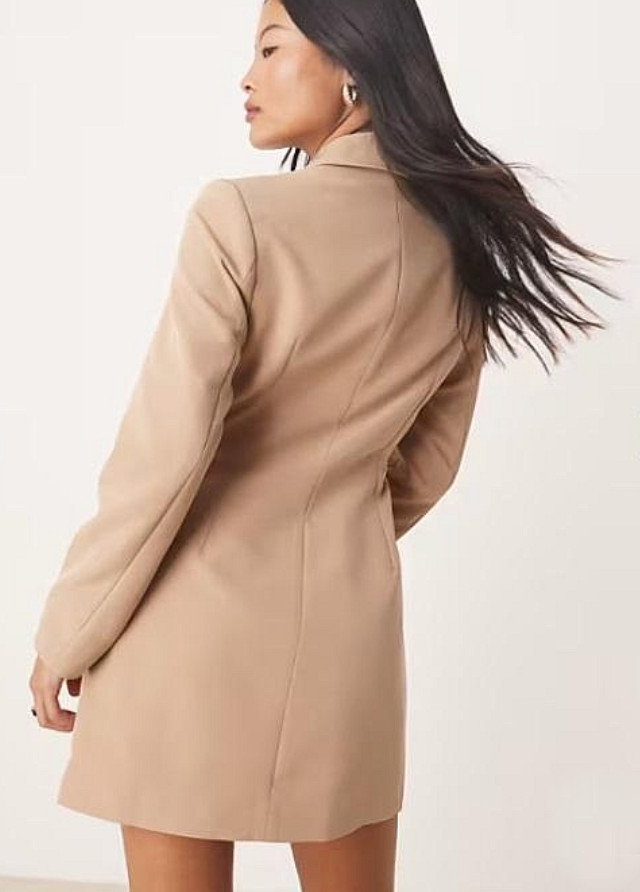 BEŻOWA MINI SUKIENKA BLAZER