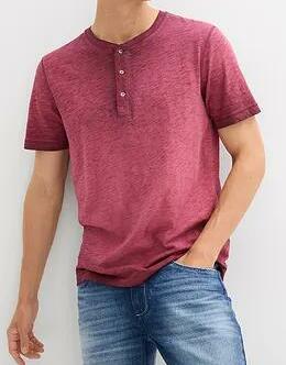 T-SHIRT Z DEKOLTEM