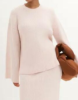 SWETER W PRĄŻEK