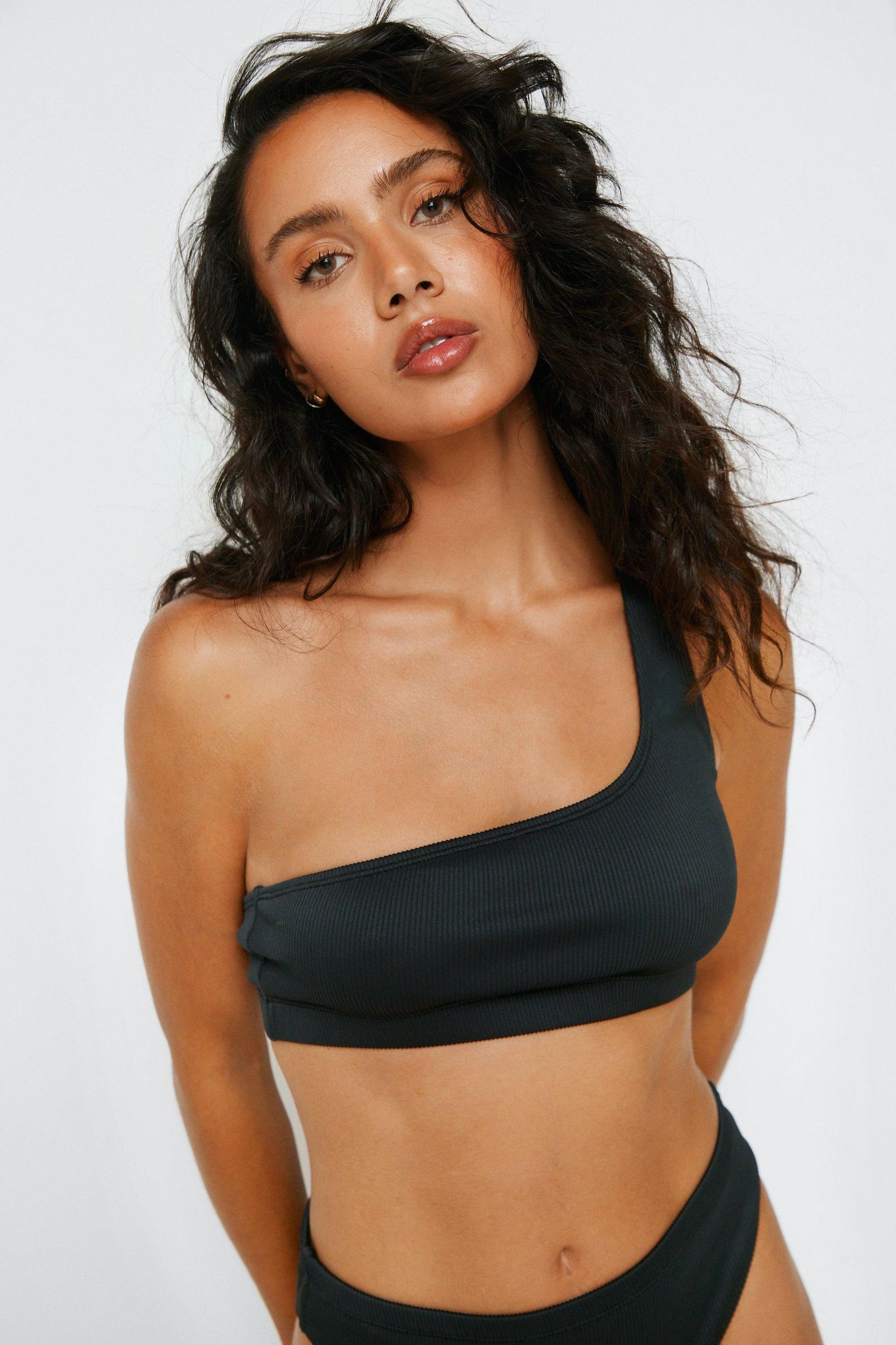 ASYMETRYCZNA GÓRA OD BIKINI
