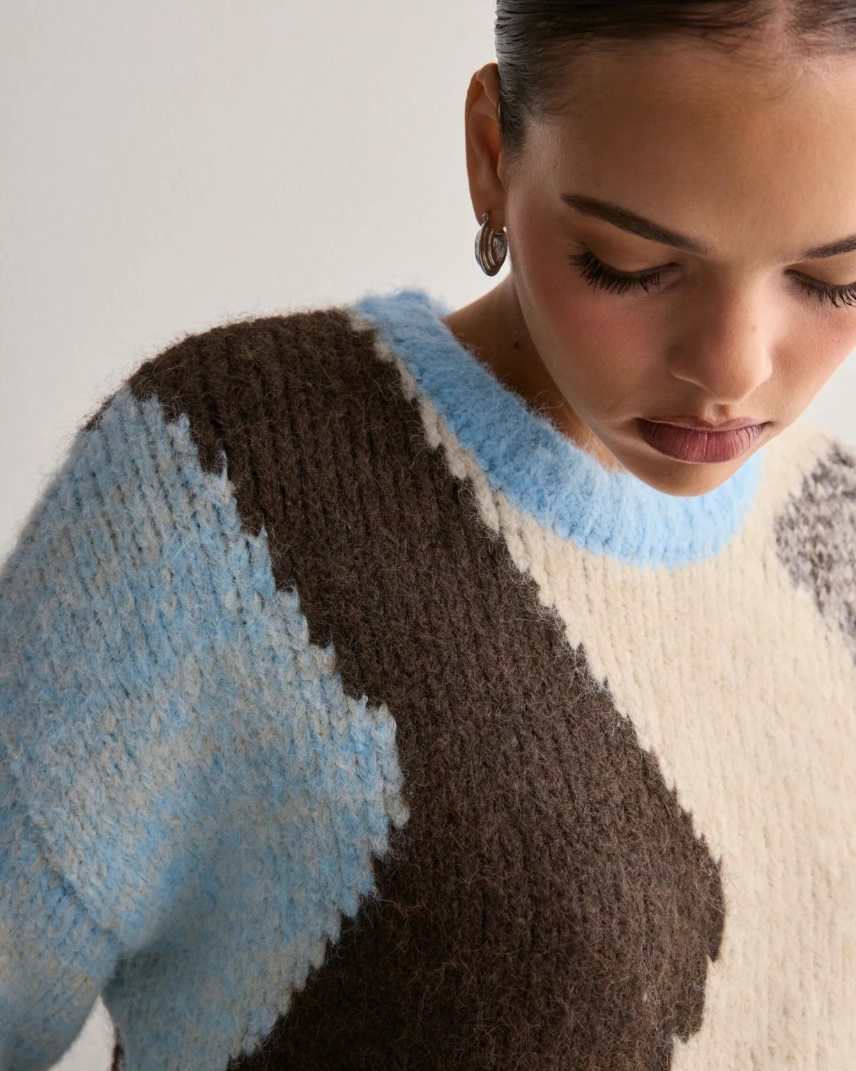 SWETER OKRĄGŁY DEKOLT wzór