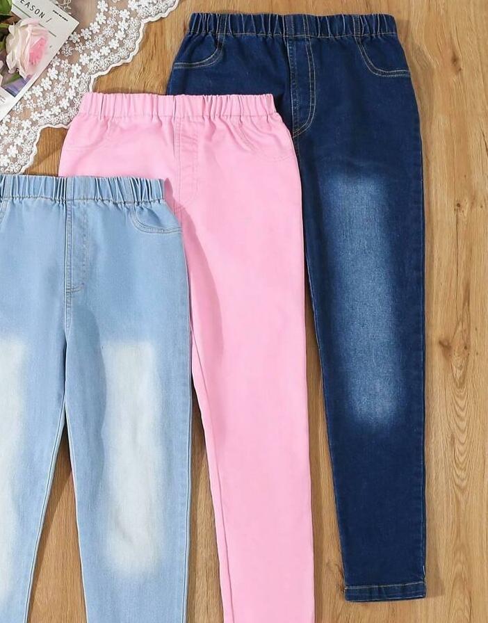 granatowe spodnie jeans 