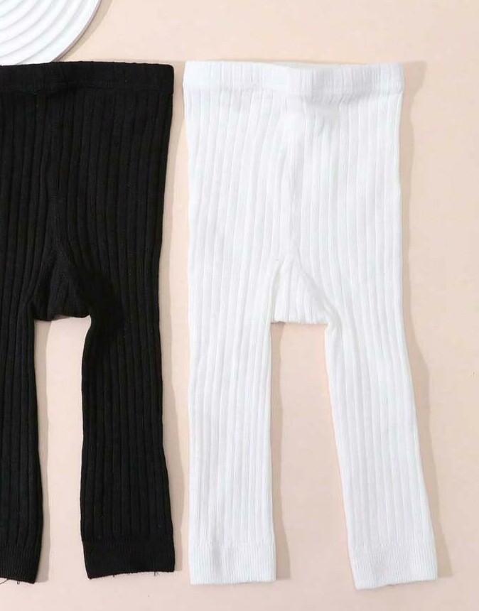 czarne legginsy prążki