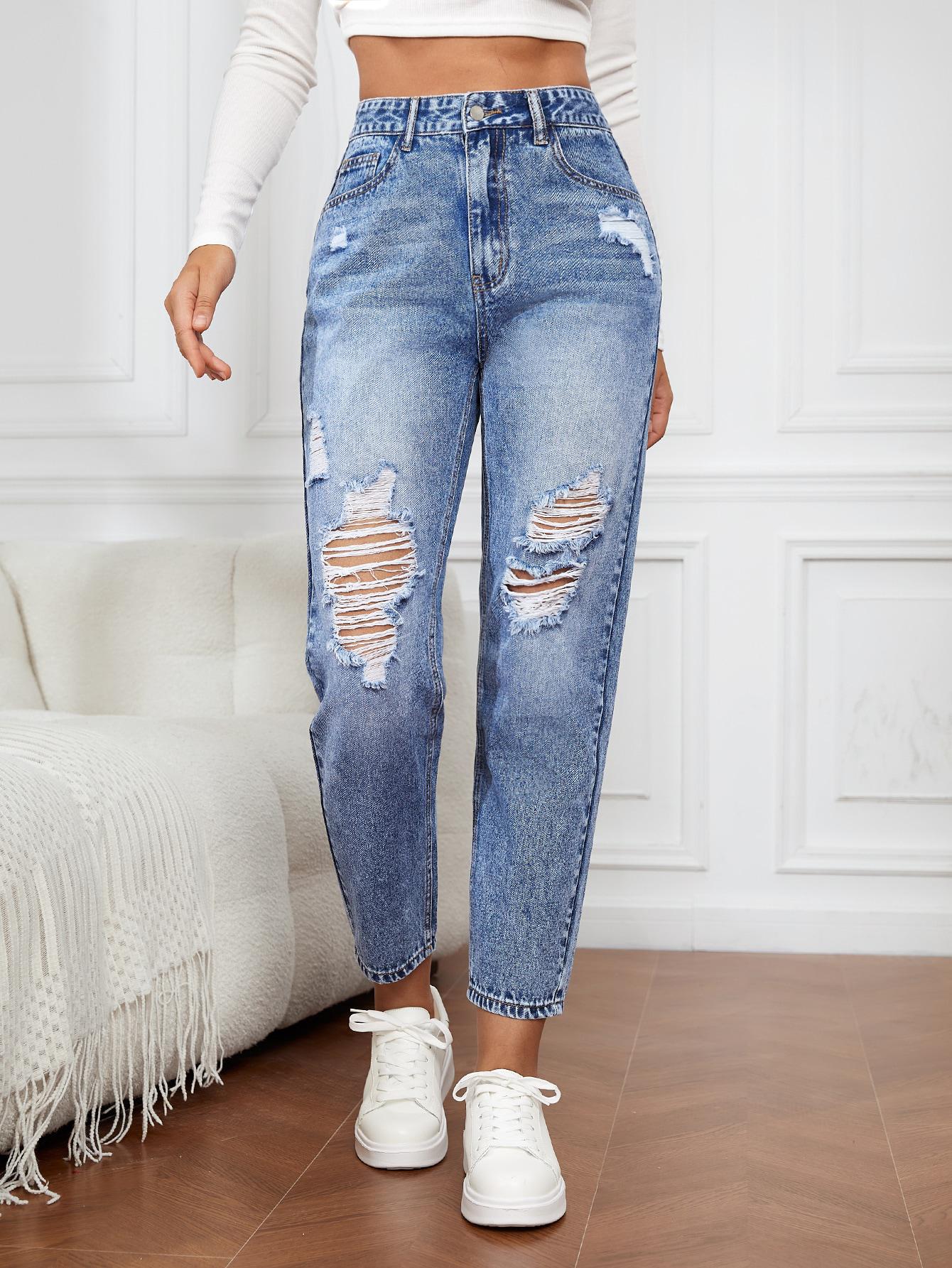 niebieskie spodnie jeans