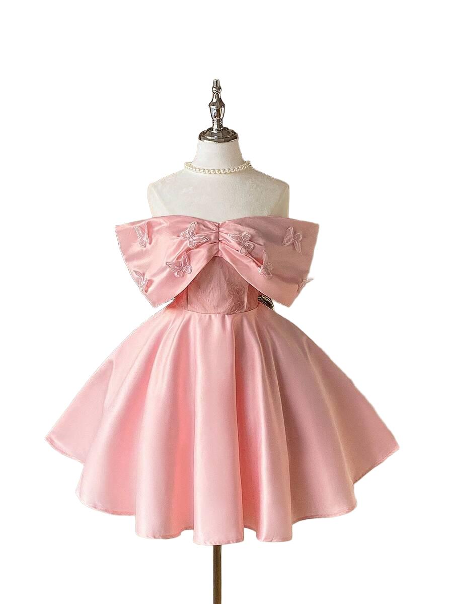 ROZKLOSZOWANA SUKIENKA MINI
