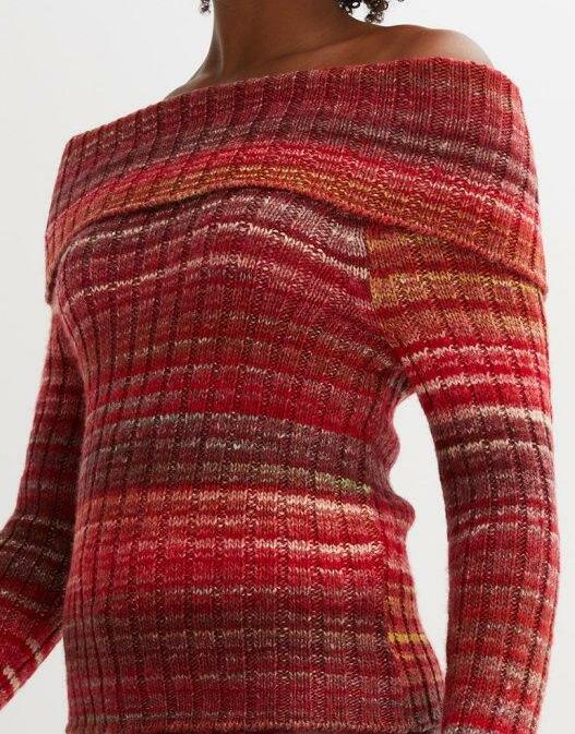 SWETER Z ODKRYTYMI RAMIONAMI